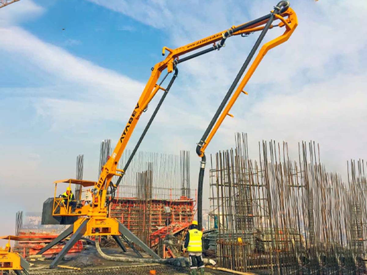 Concrete placing boom